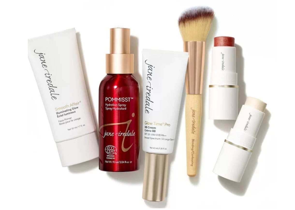 Cosmetic products and makeup brush arrangement.